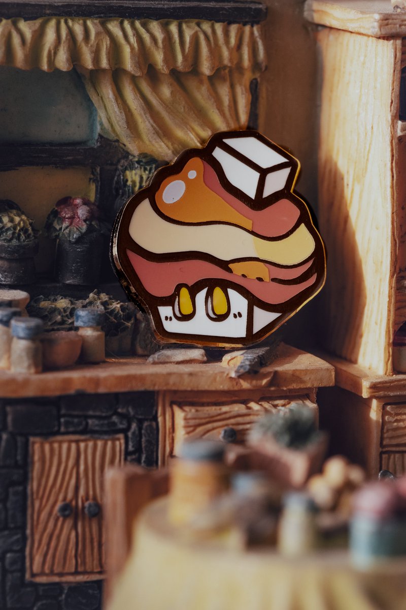 Funtroon's tweet image. Care for extra salt on your breakfast plate? 🧂
Nacli pin by @heyyo_jojo