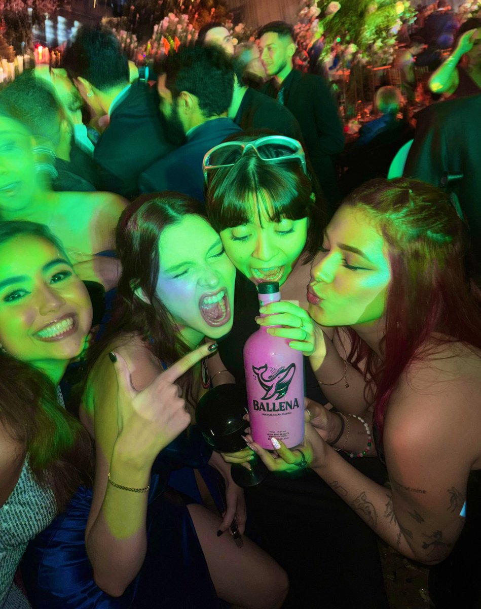emipe_paula's tweet photo. nunca mais eu vou beber ! https://t.co/UX1GaAxkFr