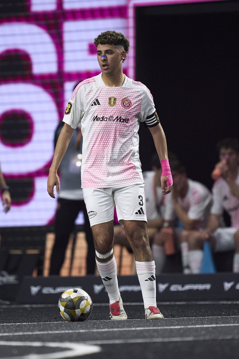 Se ha visto un cambio de actitud y de juego, pero no sirve nada si no sumas los 3 puntos! Autocrítica y a seguir mejorando, pedir disculpas a la afición, soy el primero que soy consciente de que no estoy a mi nivel, pero no pararé hasta volver y ser campeón con el mejor club!🐷🩷