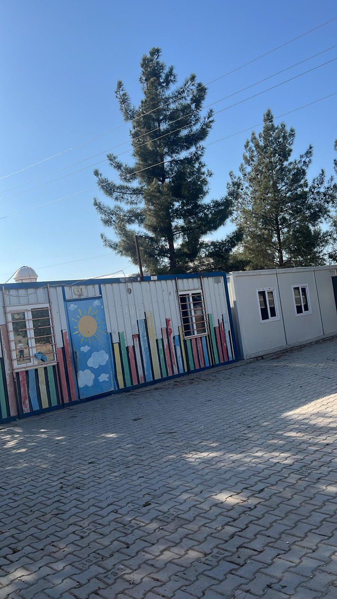 Akçakale ilçesi Aslanlı Köyü Berdelen ilkokuluna 5. Kütüphanemiz için kitap ve kitaplık destegı beklıyoruz.