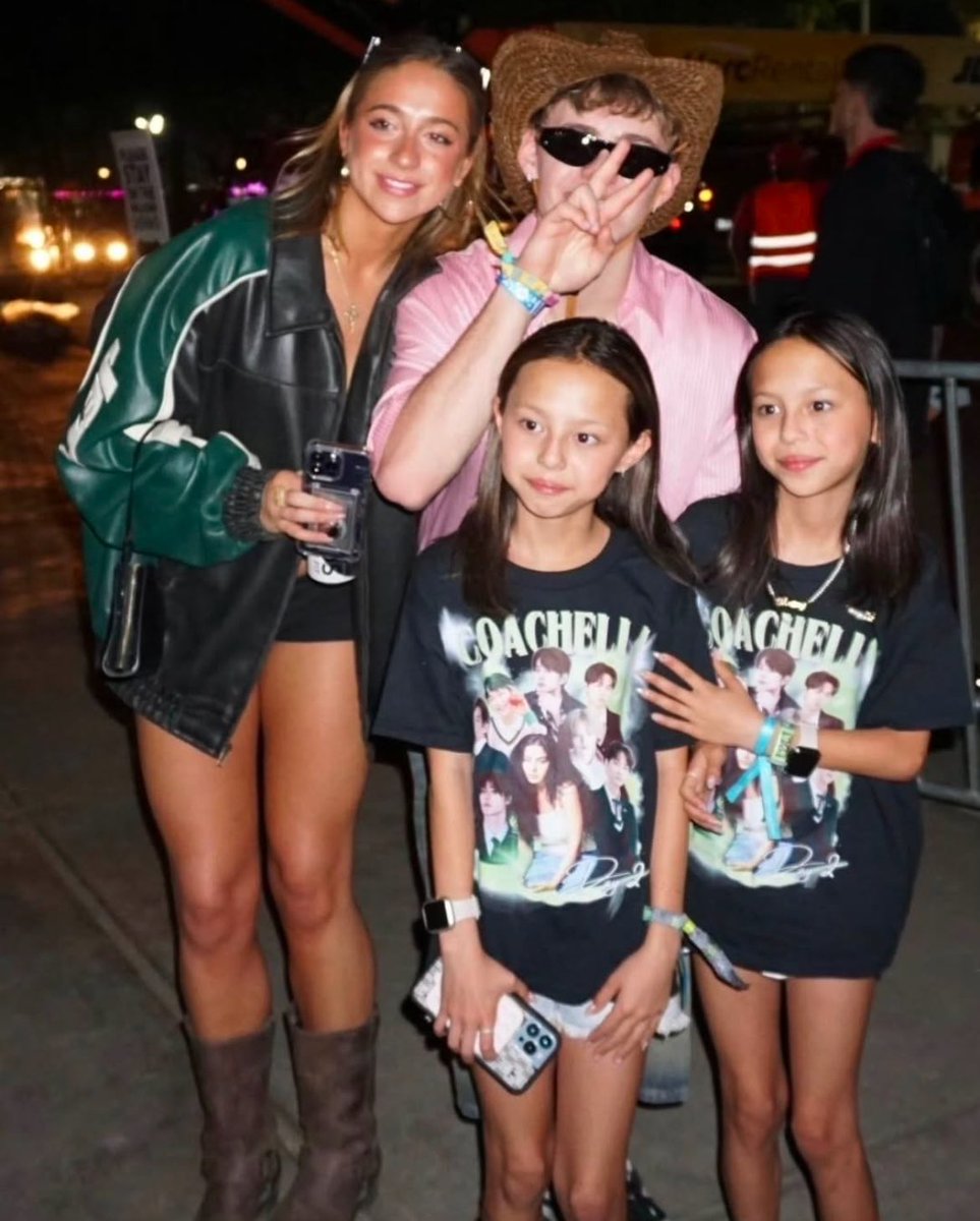 TateMcRaeAr's tweet photo. 📷| Tate McRae y The Kid Laroi junto a fans en Coachella! https://t.co/wQXNYzcVsm