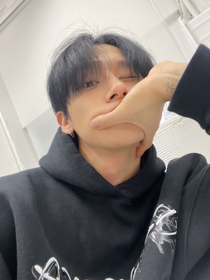 falsettochild03's tweet image. Hair a mess, but still wanted to participate

#mbbsd #mbbselcaday