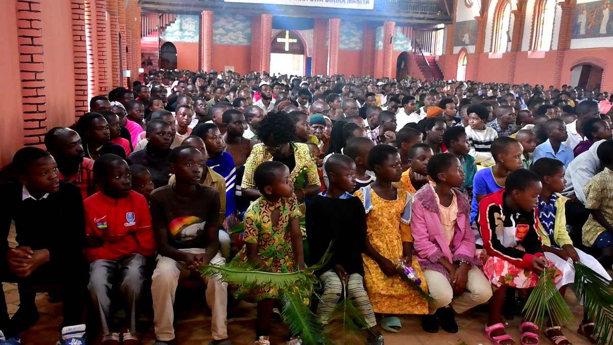 RwandaMaria's tweet photo. Kuri iki cyumweru tariki ya 13 Mata 2025, muri Bazilika nto ya Kabgayi, Nyiricyubahiro Mgr Balthazar Ntivuguruzwa yayoboye Igitambo cya Misa y'umunsi mukuru wa #Mashami.@KabgayiOf @DOCICO_CEPR https://t.co/2U0LQ5fmN0