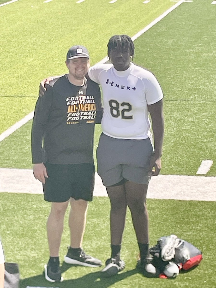 AveryMorch0_26's tweet image. Had an amazing showing at the UA camp today! I want to thank the staff for inviting me out.#UANext @CraigHaubert @DemetricDWarren @TheUCReport @TomLuginbill @adamgorney @samspiegs @GPowersScout @Perroni247 @TomLoy247 @SWiltfong_ @Coach_LaFavers @CoachKScholz