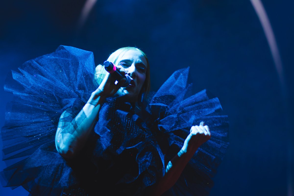 UnderShutter's tweet image. Lo hipnótico que fue el show de Juliana Gattas: música, teatralidad y una muestra de presencia escénica cautivadora.
📷 @JacquelineOrion
#QuilmesRock2025
