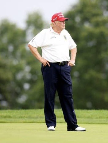 ClueHeywood's tweet image. Most of Trump’s lies are abhorrent but I’d forgotten how funny the “annual physical” ones were. Yeah man, 6’3”, 224lbs. About the same stats as DK Metcalf here. Got it.