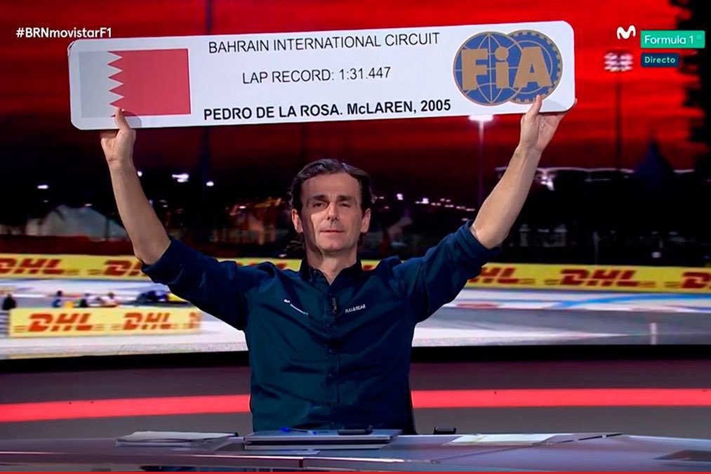 PedrodelaRosa1's tweet image. Aguantando que es gerundio!!!!😜 A mis amigos de DAZN gracias por el pastel, no tanto por la foto del pastel…😩#BahreinDAZNF1 #20años #lapRecord