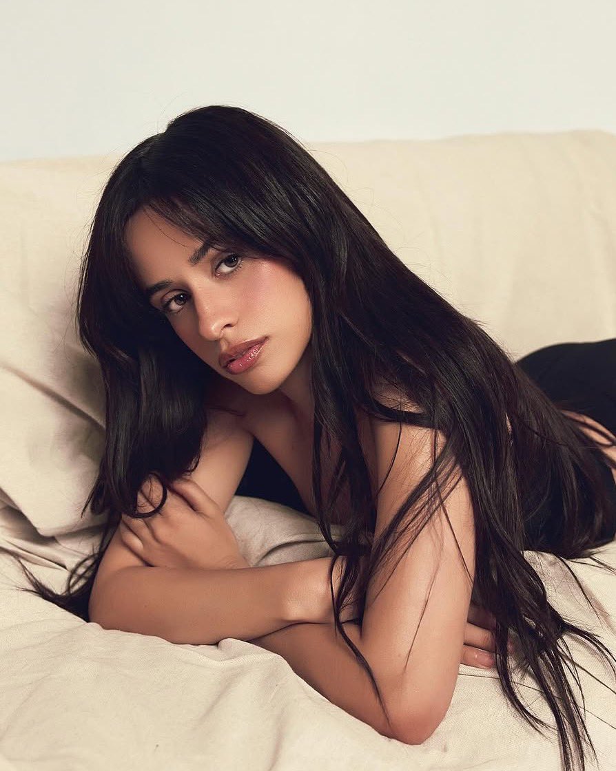 tracklist's tweet photo. DIVA! Camila Cabello assume o topo como a ex-integrante de girl group com mais músicas BILIONÁRIAS no Spotify (3).

A artista ultrapassou Beyoncé e Normani, que têm duas cada. https://t.co/EdQiR8OvKd