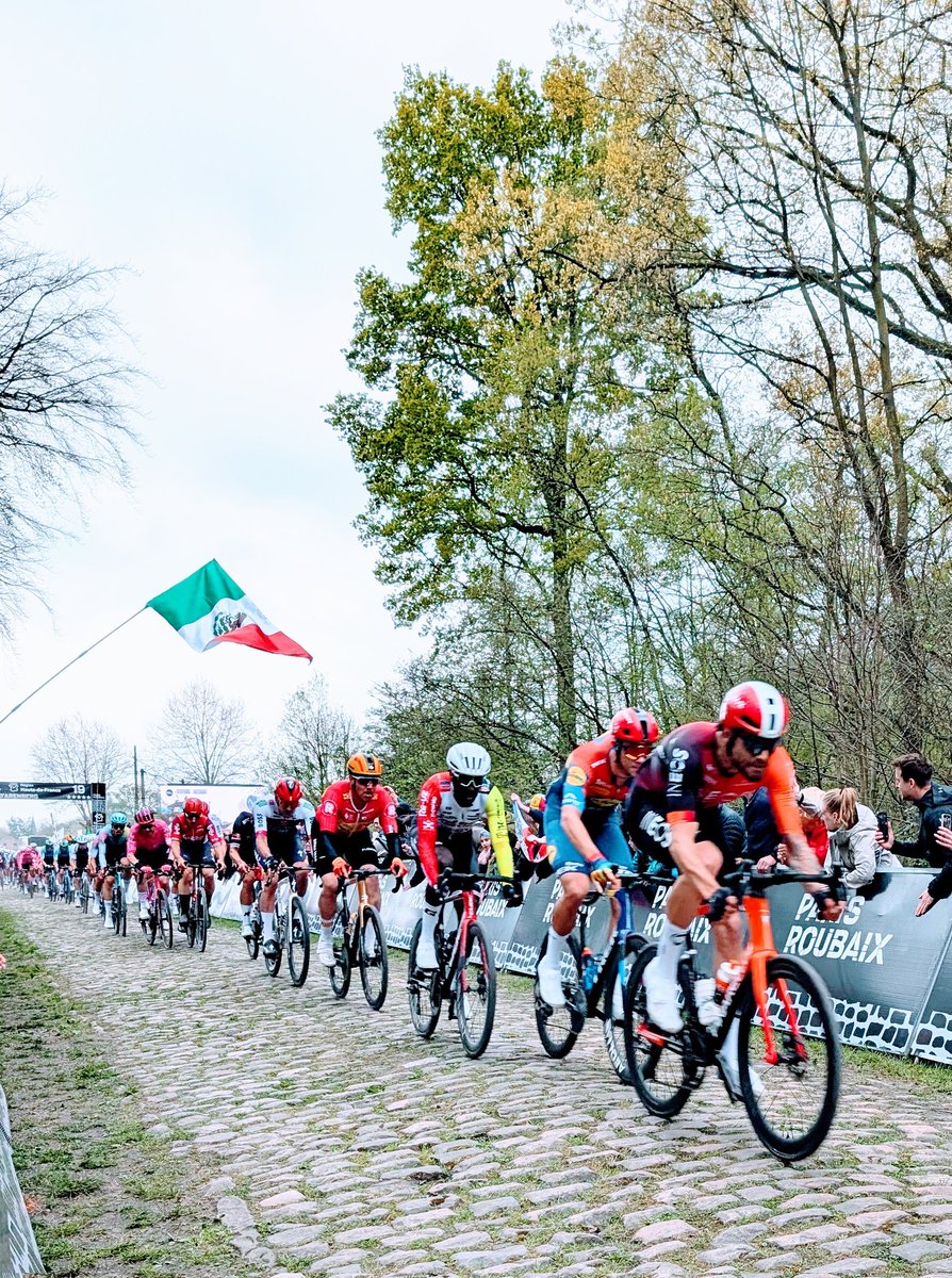 Reflecting on a fab day! So glad we made the trip and got to experience Paris Roubaix in all it's glory 🔥

#procycling #arenberg #parisroubaix