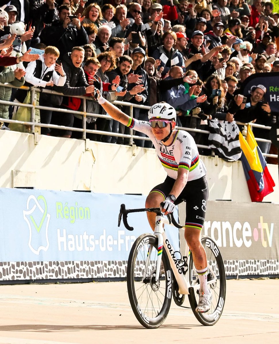 lucxsronald's tweet photo. We got used to that it’s normal, but still after all what Tadej Pogačar did at Roubaix was exceptional.

The current Tour de France winner going against all laws of psychics that he is too light finishing Roubaix at 2nd place.

Chapeau Tadej, we are proud 🤍 #ParisRoubaix

📷: Pissei