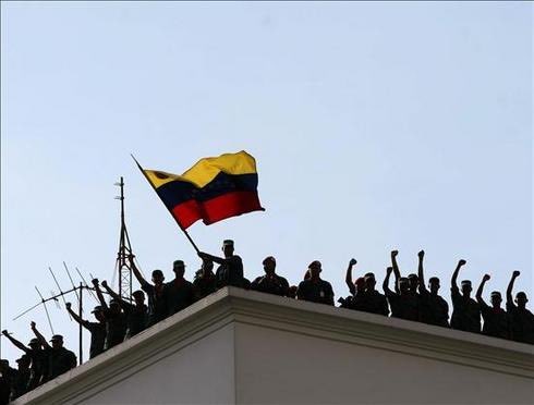 #EnVictoria (@rrpieru) on Twitter photo El 13 de abril de 2002, el pueblo venezolano escribió una página imborrable en la defensa de su soberanía.
En perfecta unión cívico militar rescatamos a nuestro presidente Hugo Chávez
#13DeAbrilDignidadNacional
<a href="/HugoChavezCmdo/">Comando Hugo Chávez</a> El 13 de abril de 2002, el pueblo venezolano escribió una página imborrable en la defensa de su soberanía.
En perfecta unión cívico militar rescatamos a nuestro presidente Hugo Chávez
#13DeAbrilDignidadNacional
<a href="/HugoChavezCmdo/">Comando Hugo Chávez</a>