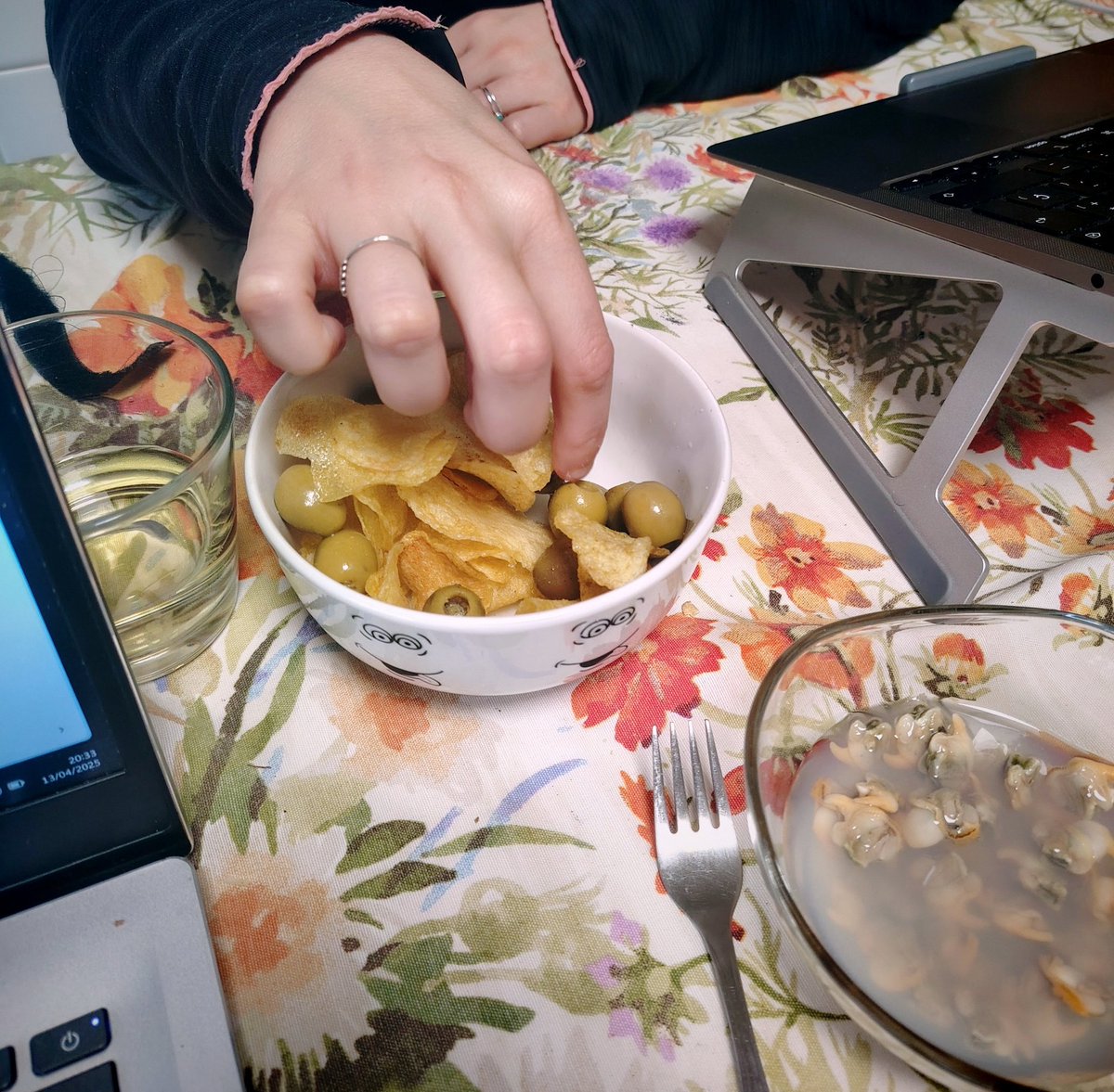 Otra vez en un retiro del mundanal ruido, otra vez escribiendo artículos un Domingo de Ramos, pero siempre -siempre- intentando murcianizar a esta extremeña.