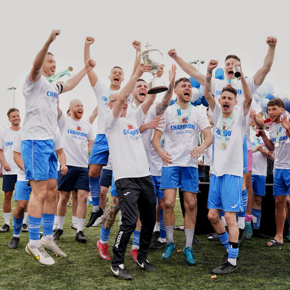 Champions! What a group💙🤍