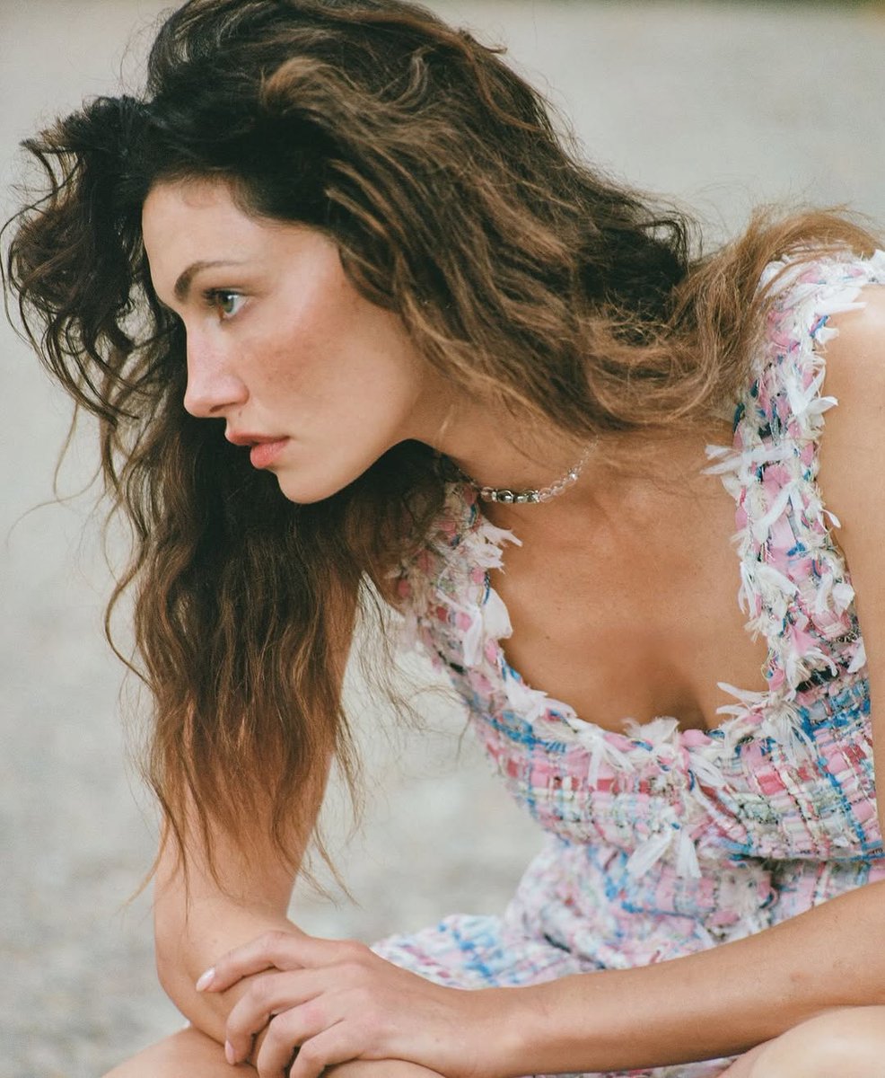 Linda! Phoebe Tonkin para a 3ª edição da Side-Note.