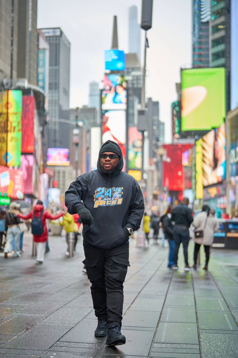 FreQuincy_'s tweet photo. Look mama your son made it 🖤🖤 https://t.co/Rrt9I23VWO