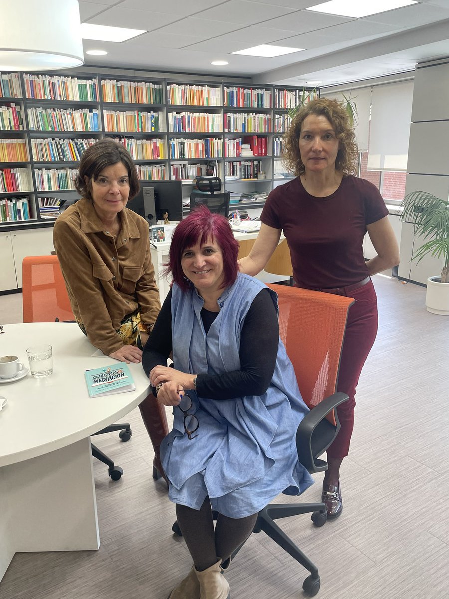 Visitan nuestras instalaciones Curra y <a href="/NelideG/">Nélide Garimez</a> de la Asociacion madrileña de mediadores!!!