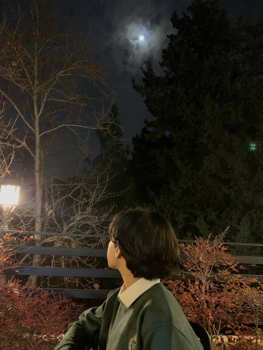 منو عشقم 🌚