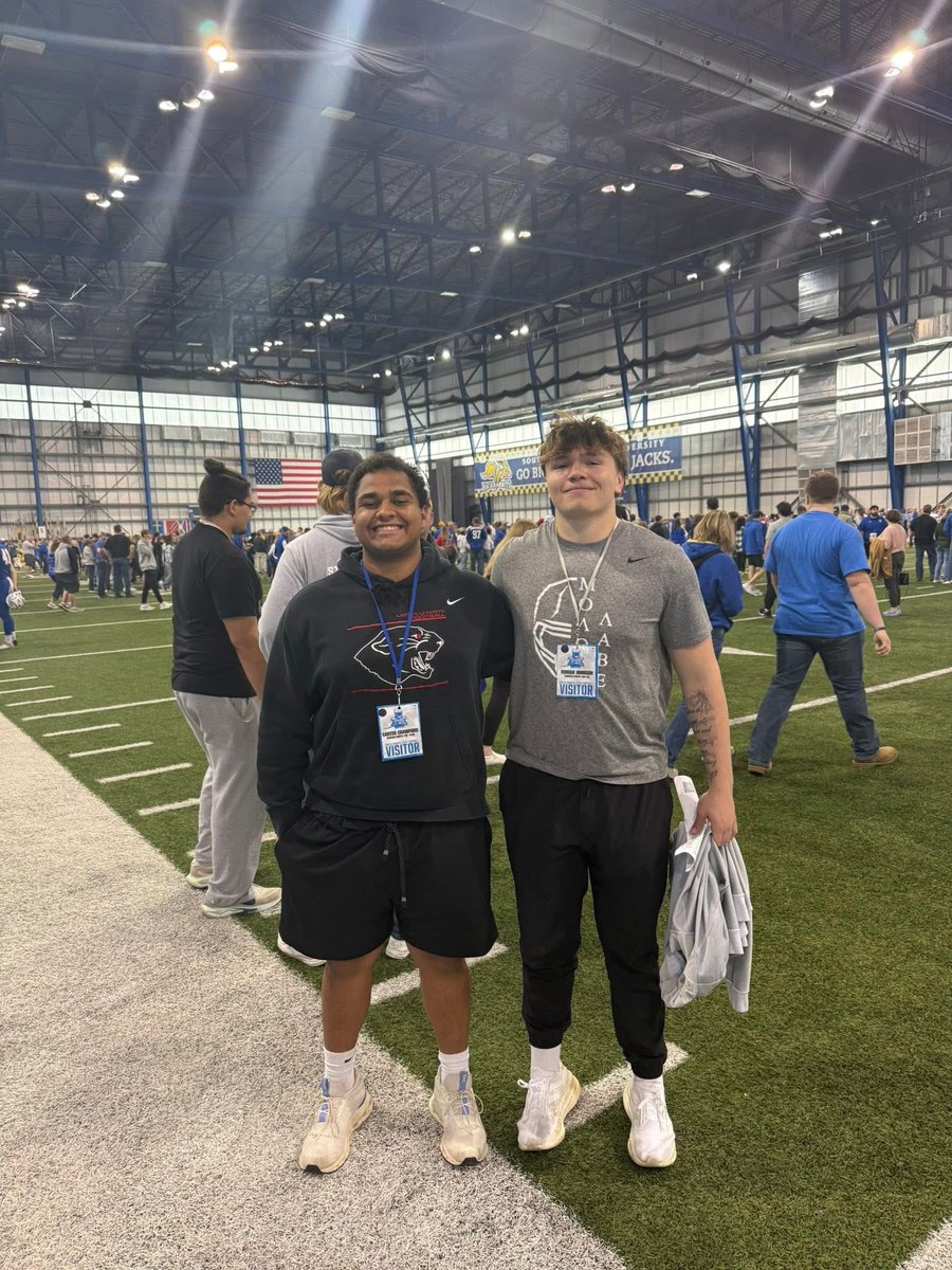 CarterC7366's tweet image. Thanks @Coach_Bergy and @GoJacksFB for the visit it was great to learn about what it takes to be a jackrabbit. Can’t wait to be back for camp!