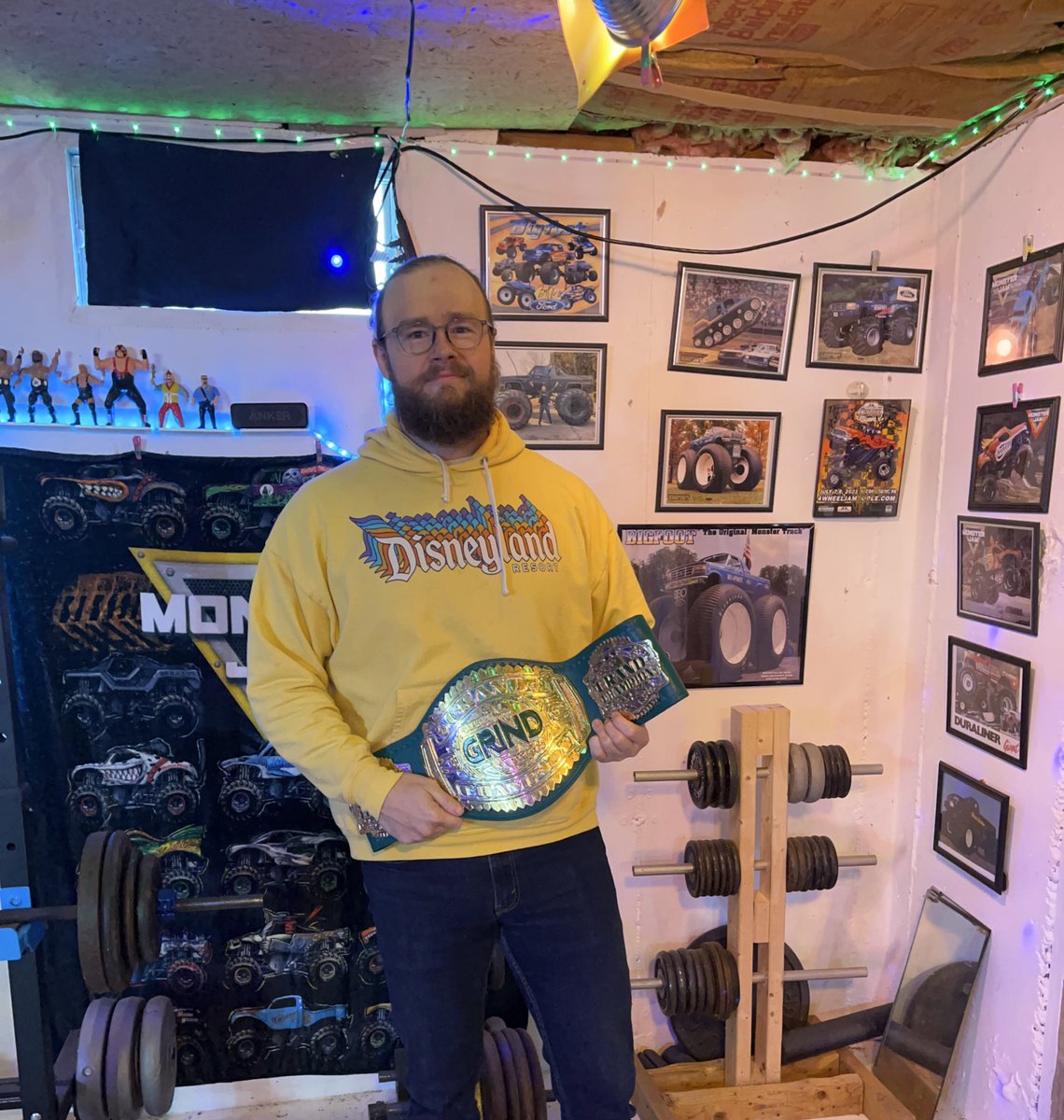PerryVonVicious's tweet image. Even if you grow up as a fat, nerdy, weirdo… never let anyone tell you that you *can’t* achieve your goals.
Be weird. Be yourself. Be a champion.
💚 🛻 💪
Siri, play Albuquerque by ”Weird Al” Yankovic.