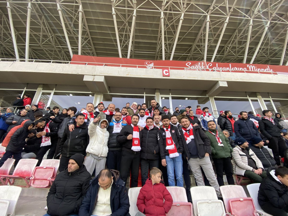 ArsServet's tweet photo. Arkadaki 20 kişi…
@Sivasspor
#VipC https://t.co/PHRPI2sJIo