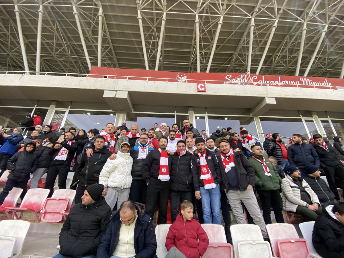 ArsServet's tweet photo. Arkadaki 20 kişi…
@Sivasspor
#VipC https://t.co/PHRPI2sJIo