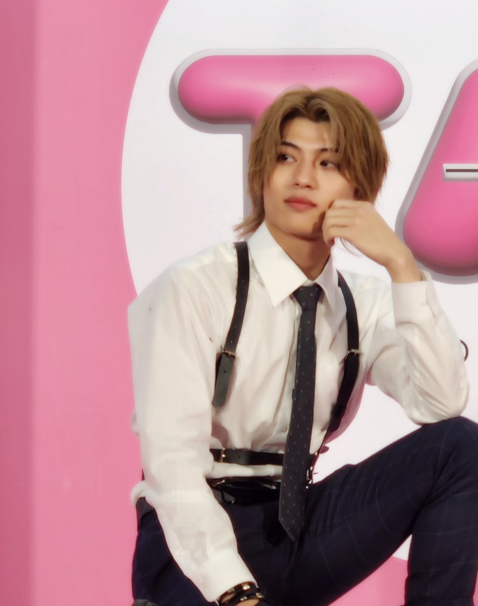 這位嘛~差點以為阿朶把哪個韓星男團請來了~就是帥帥帥~
本來有點擔心帥的人都有偶包，沒想到。。。
搞笑也是蠻強😅
期待下次看到更多面~