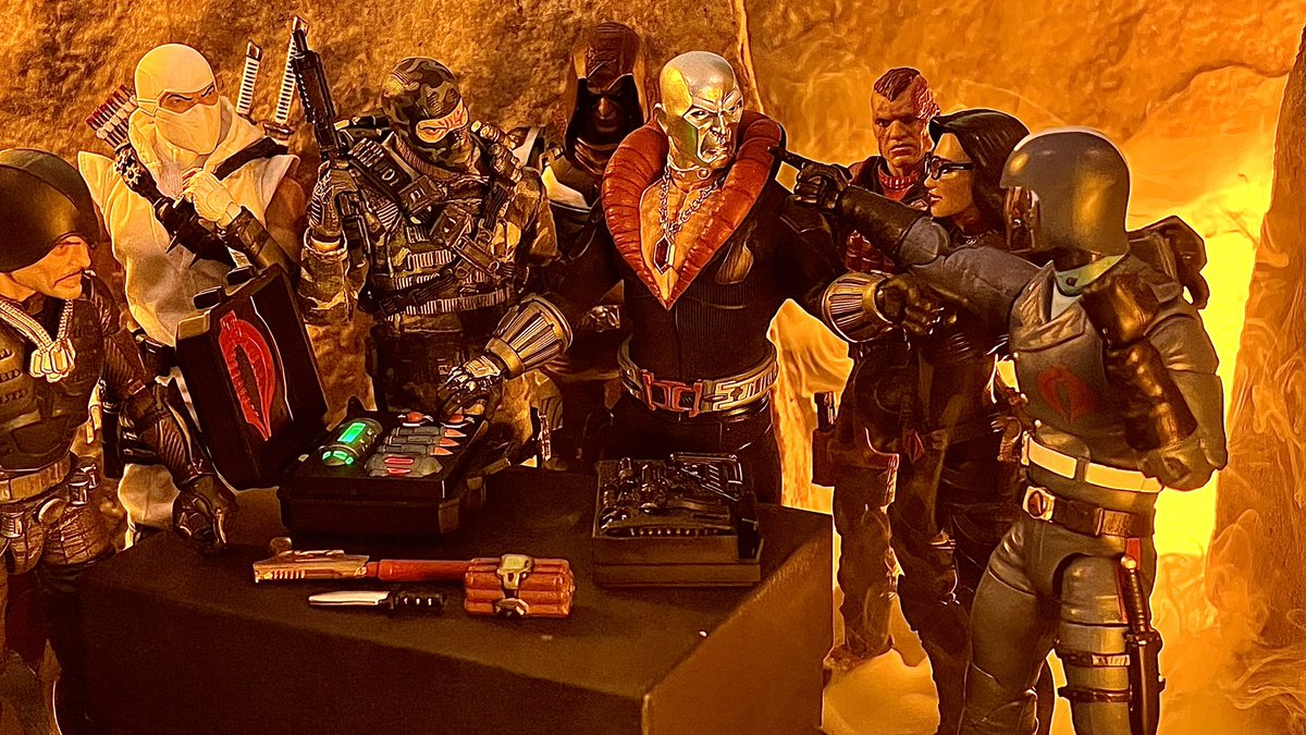 You can get a lot further with a smile and a gun than just a smile. Happy #cobrasunday #gijoe #hasbro #gijoeclassified #customactionfigures #cobra  #gijoenation #gijoecommunity #gijoecollector #actionfigures #actionfigurephotography #toyphotography #toyartistry #acba #hasbro