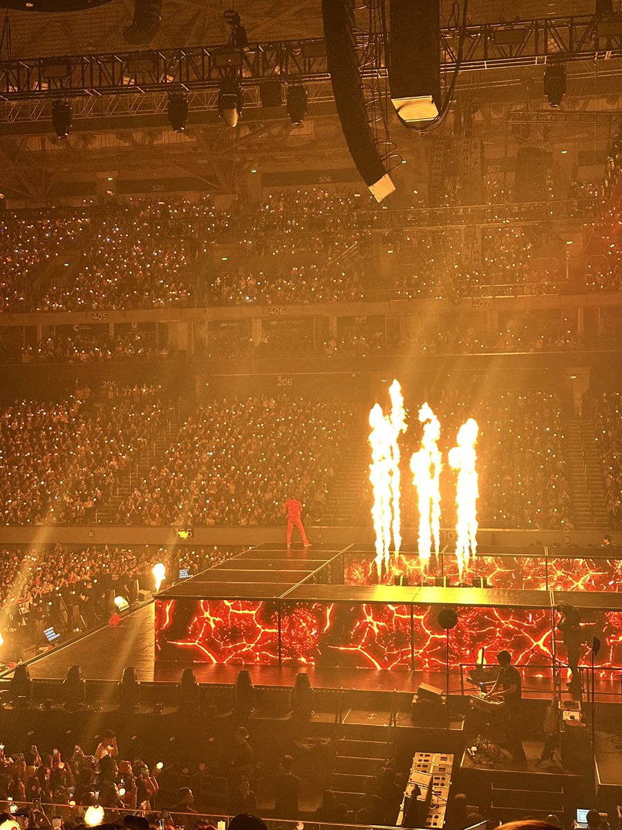 byndthscn7's tweet photo. Best crowd ever! PH ARMYs! 💜😭🇵🇭

#HOPEfulinManila  #HOS_TOUR_Manila
#HOPE_ON_THE_STAGE_TOUR_Manila https://t.co/mpwrg2O701
