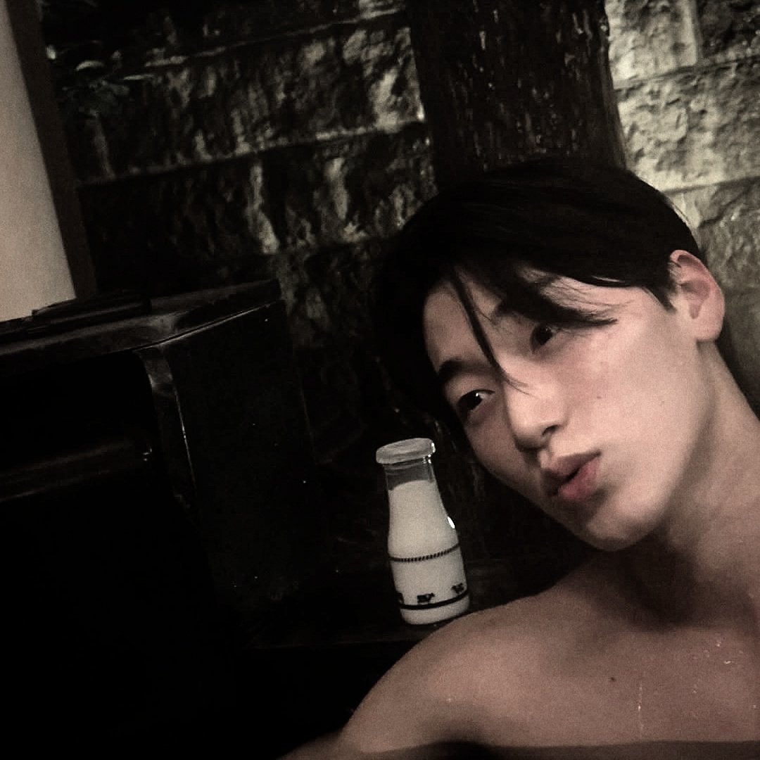 ㅤ
ゲ.   damnedpoets.⠀

     ✶ ˖ ࣪ ▸ hello , it has been a while , yeah .ᐣ it was so cold that i decided to go to my favourite place to release all my muscle tension. 
ㅤ