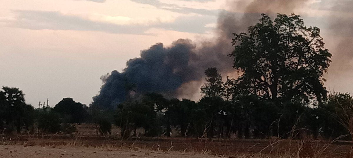 Zaygyi58144509's tweet image. SAC terrorists burnt down at least 8 households in Aungthar village, Budalin township in Sagaing Region earlier this evening 13/5/2025.
#WhatsHeppeningInMyanmar
#WarCrimesOfJunta
#Budalin