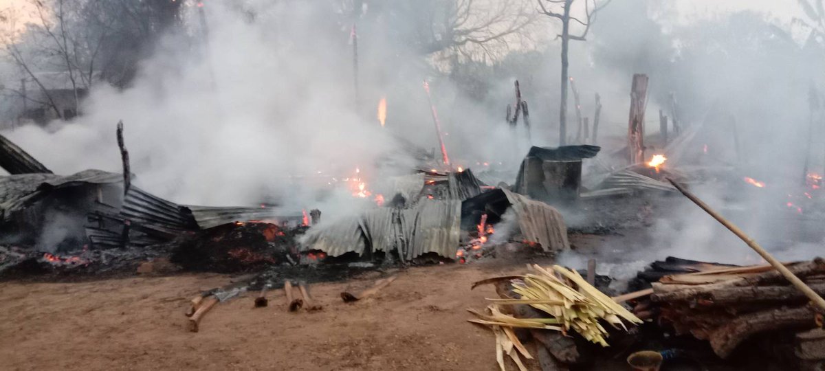 Zaygyi58144509's tweet image. SAC terrorists burnt down at least 8 households in Aungthar village, Budalin township in Sagaing Region earlier this evening 13/5/2025.
#WhatsHeppeningInMyanmar
#WarCrimesOfJunta
#Budalin