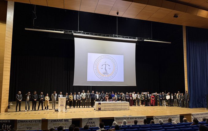 ÖHD Genel Merkezimizin “Özgürlükçü ve Demokratik Hukukla Onurlu Barışa” şiarıyla gerçekleştirilen 4. Olağan Genel Kurulunda seçilen yeni yöneticilere başarılar diliyor, önceki dönemde görev alan yöneticilere emeklerinden dolayı teşekkür ediyoruz.💐