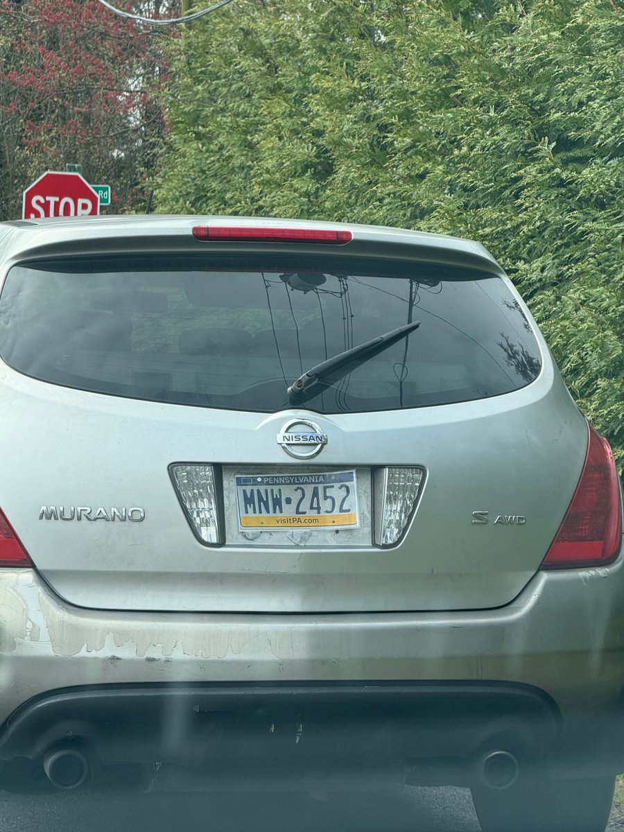 layyabayya's tweet photo. @NewRochellePD @NRPDpolice @scarsdalepolice silver gray Nissan Murano driving around with no front plate and an obvious fake back plate. Last seen double parked in street with hazards, on the corner of Dorchester and S Morris Lane. https://t.co/o39WAOejkU