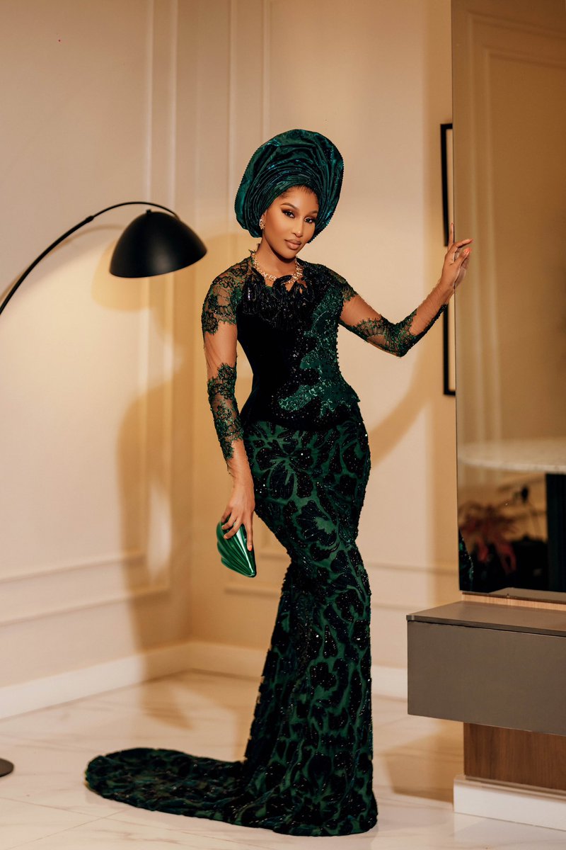 t0nit0ne's tweet photo. Can’t believe this look was just the for the Introduction and we still have the actual weddings to countdown to! Nigerian designers, makeup artists and hairstylists don’t miss… https://t.co/bRkGpRlDGQ