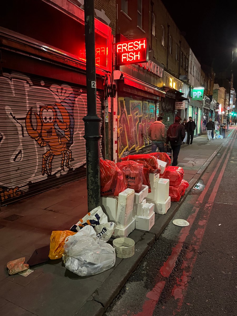 createstreets (@createstreets) on Twitter photo Our new report, supported by <a href="/CDALDN/">Central District Alliance</a>, <a href="/LondonHeritageQ/">London Heritage Quarter</a> & <a href="/SouthBankBID/">South Bank BID</a> reveals how commercial waste management is failing Britain's high streets & what we can do about it... Our new report, supported by <a href="/CDALDN/">Central District Alliance</a>, <a href="/LondonHeritageQ/">London Heritage Quarter</a> & <a href="/SouthBankBID/">South Bank BID</a> reveals how commercial waste management is failing Britain's high streets & what we can do about it...