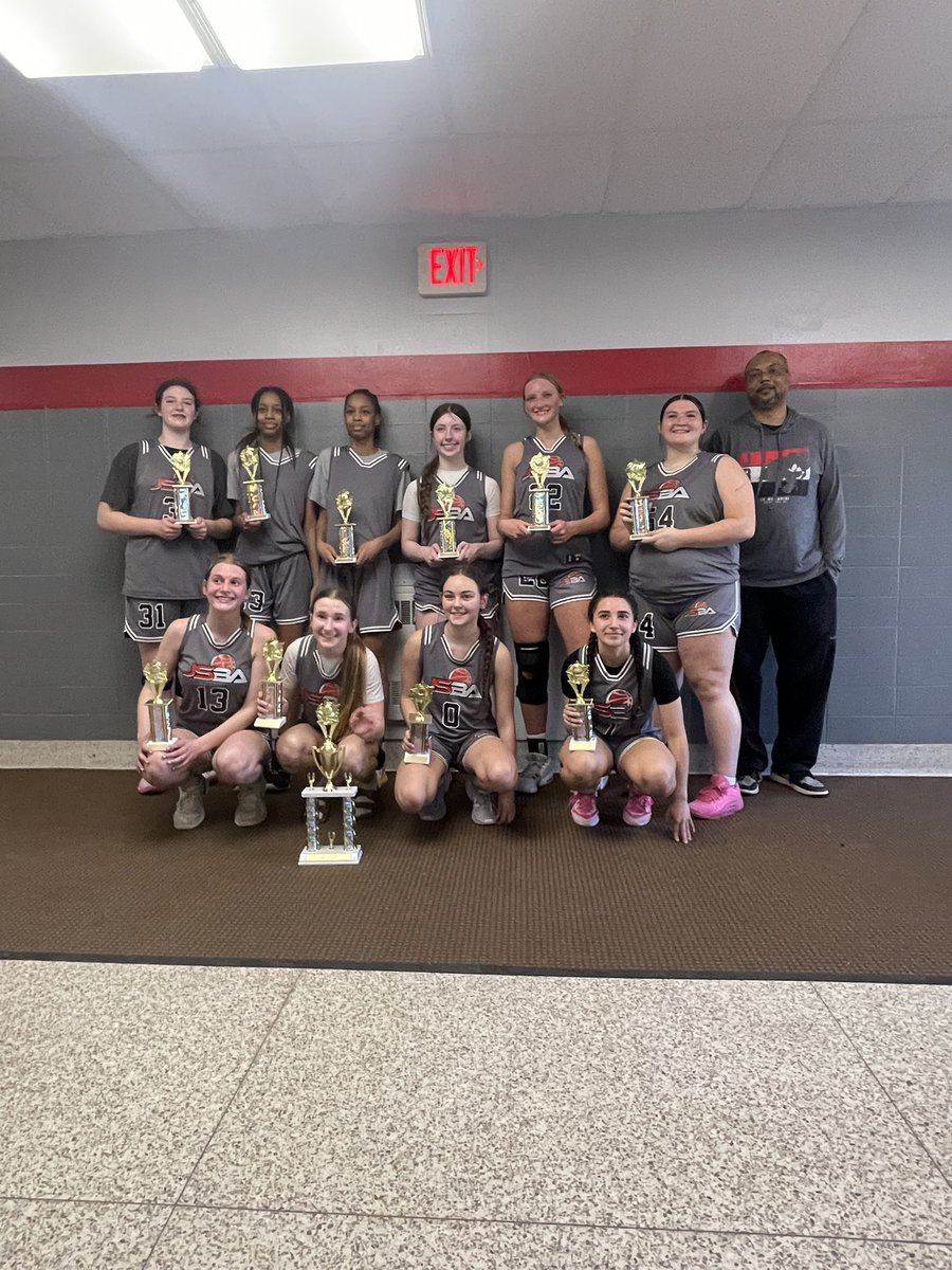 Great tournament win for our HS girls last night with a few MS girls sprinkled in who showed up in a big way!!!  Keep grinding, that was some pretty great defense you played yesterday!