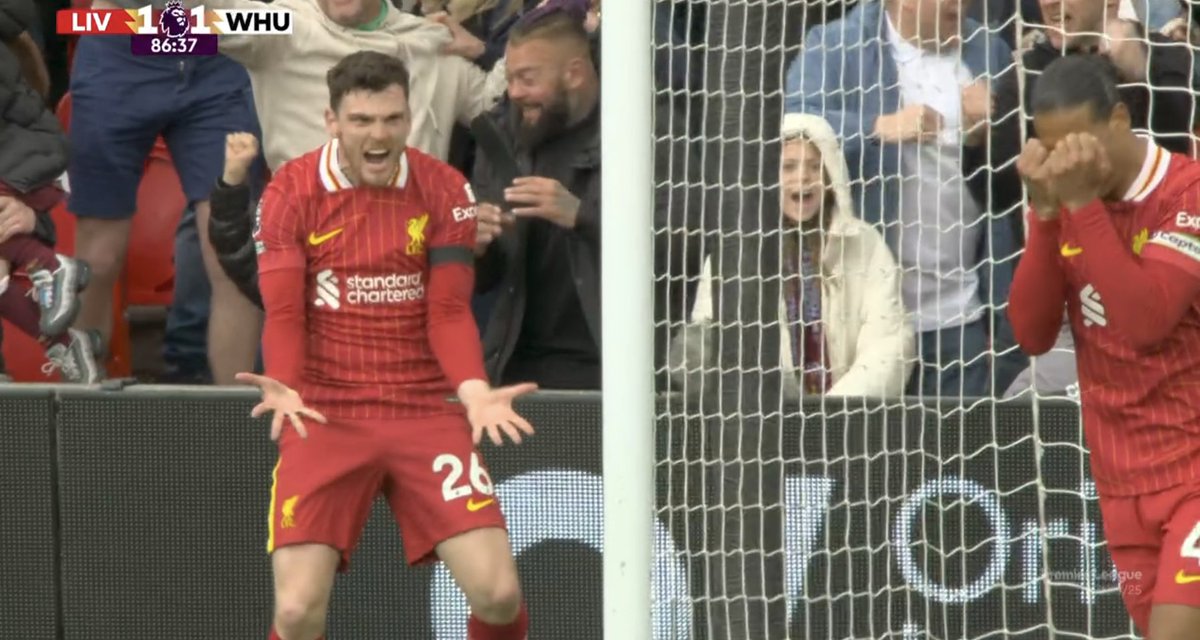 TouchlineX's tweet photo. 📸 - ANDY ROBERTSON IS ABSOLUTELY FURIOUS TOWARDS VIRGIL VAN DIJK!

WHAT AN INCREDIBLE IMAGE! https://t.co/93oRHOltyc