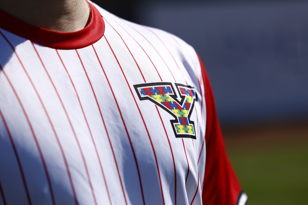 YSUBaseball's tweet image. Rocking these special uniforms for today's Autism Awareness Game in collaboration with @TheRichCenter 🐧⚾️🧩

#GoGuins