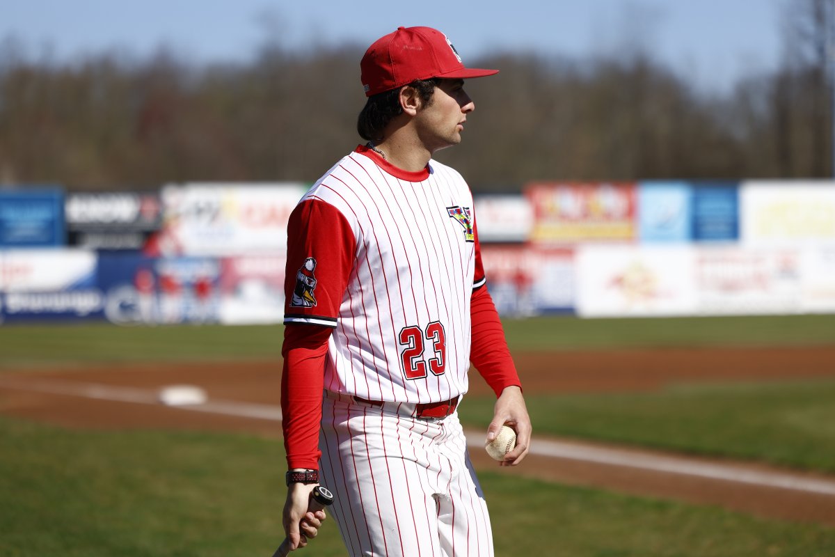 YSUBaseball's tweet image. Rocking these special uniforms for today's Autism Awareness Game in collaboration with @TheRichCenter 🐧⚾️🧩

#GoGuins