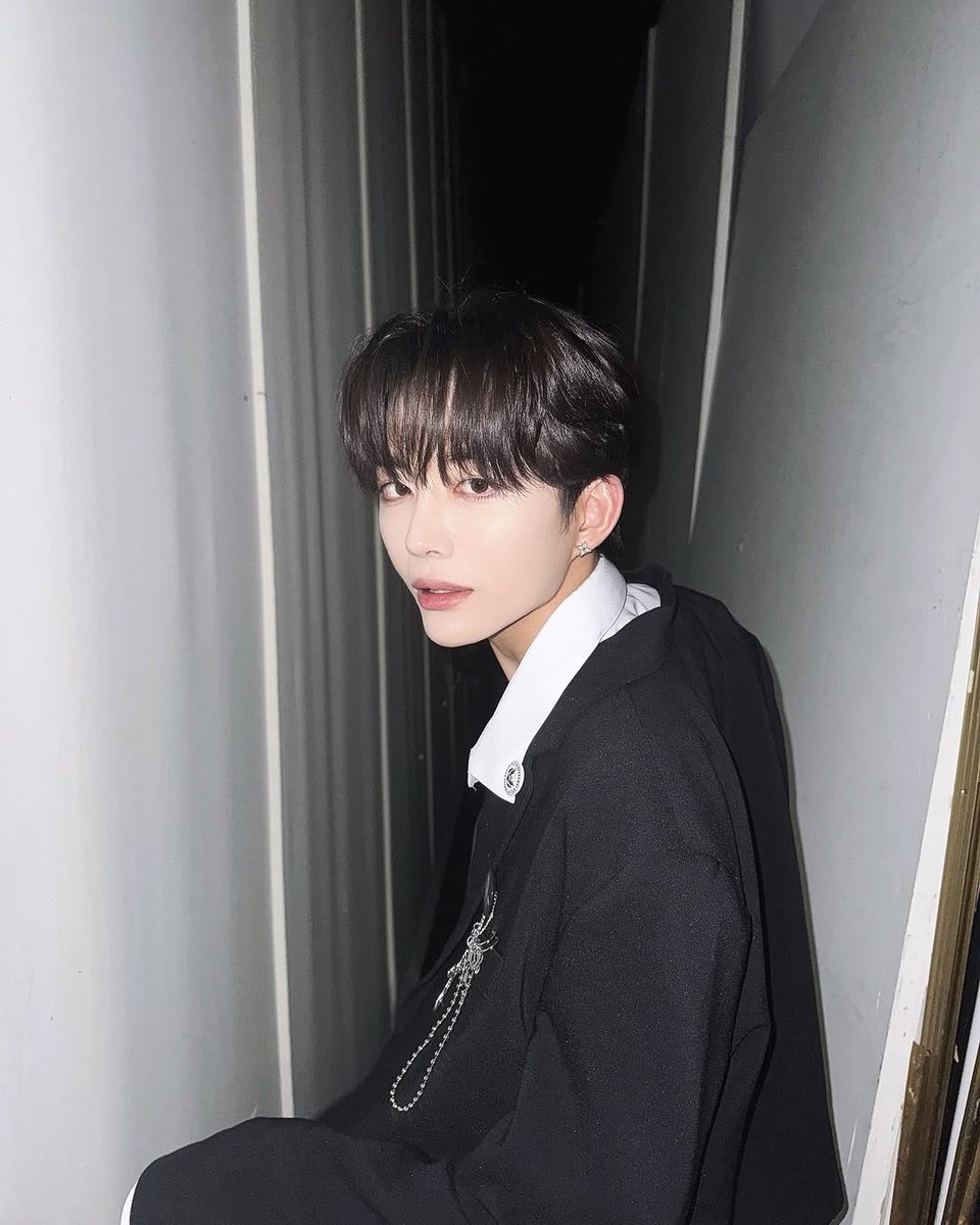 VahnFrance's tweet photo. INSTAGRAM | 07.04.25
[#VAHN 🦊] 

😈

#나인아이 #NINEi #VAHN https://t.co/9tSvSxYp20
