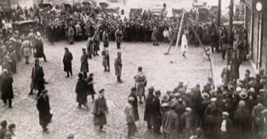 ArabsMemory's tweet photo. 7 | النهاية: تنفيذ الحكم
في مثل هذا اليوم، 13 أبريل 1635، نُفذ فيه حكم الإعدام شنقًا في إسطنبول، مختتمًا مسيرة امتدت لأكثر من 40 عامًا بين التحالفات والنزاعات ومحاولات الحكم الذاتي. انتهى ✅ https://t.co/E5IgngQc4v