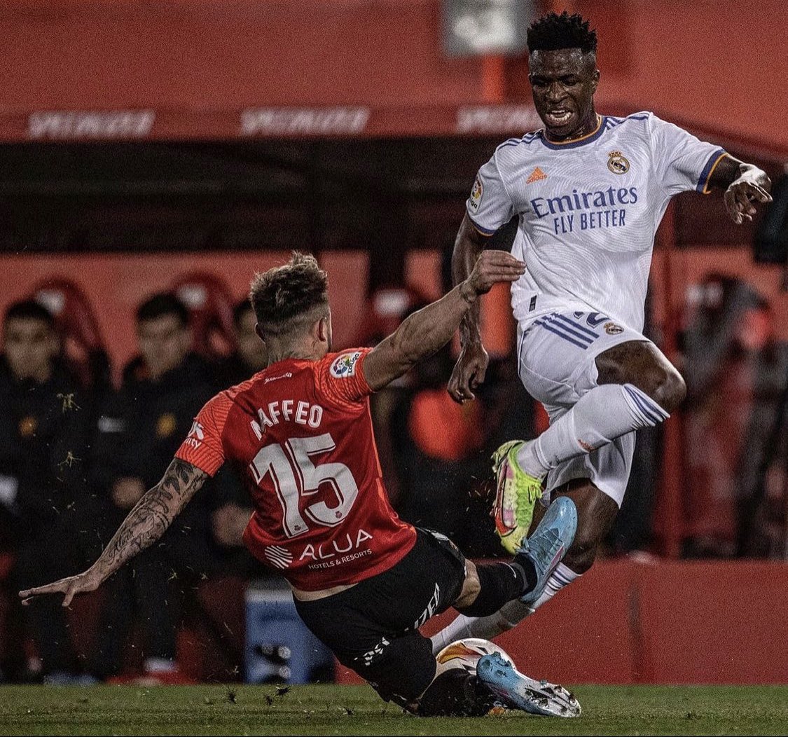 YasujiroOficial's tweet photo. La de Mbappé es roja pero esta fue amarilla a Vinicius. https://t.co/0CVdIffSZK