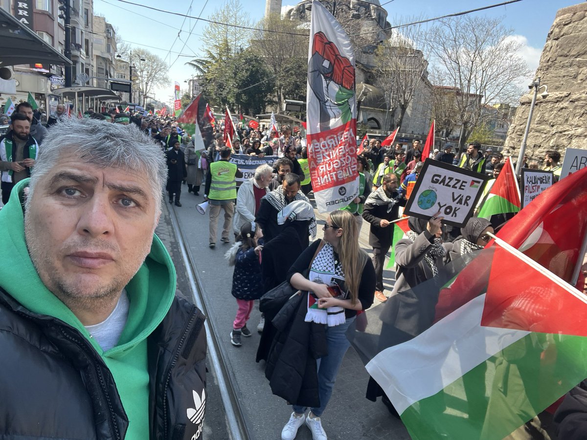 LHANOrhan's tweet photo. 🇵🇸🇹🇷İnsanlığın ortak sesi olmak ve soykırıma sessiz kalmamak için Beyazıt'tan Ayasofya'ya yürüyoruz!

Rabbim, özgür Aksa’da, özgür Filistin’de buluşmayı bizlere nasip eylesin. https://t.co/8sSILHbUx5