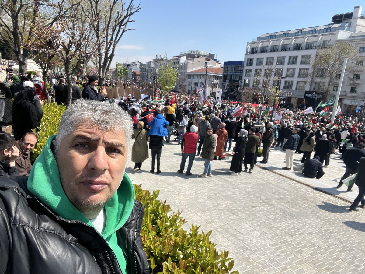 LHANOrhan's tweet photo. 🇵🇸🇹🇷İnsanlığın ortak sesi olmak ve soykırıma sessiz kalmamak için Beyazıt'tan Ayasofya'ya yürüyoruz!

Rabbim, özgür Aksa’da, özgür Filistin’de buluşmayı bizlere nasip eylesin. https://t.co/8sSILHbUx5