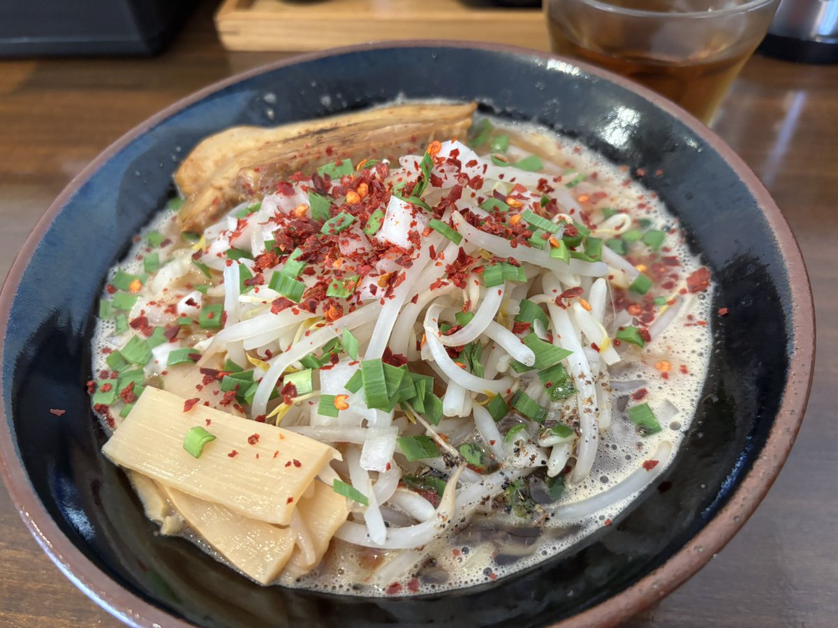 b_onhalloween's tweet photo. 前回の闘辛味噌からの #ラーメン‼︎
ワタシ的辛味の検証に
#麺処はいから さんの #はいから味噌 ‼︎
辛さ増しを、卓上唐辛子で
ひとくちごとの 辛さをたのしむ‼︎
…結果‼︎スープの美味しさはもちろん、
そもそも麺がホントに大好きですよ‼︎
#美味しかった ー‼︎
#ごちそうさまでした ‼︎ https://t.co/fozaMYKD4R