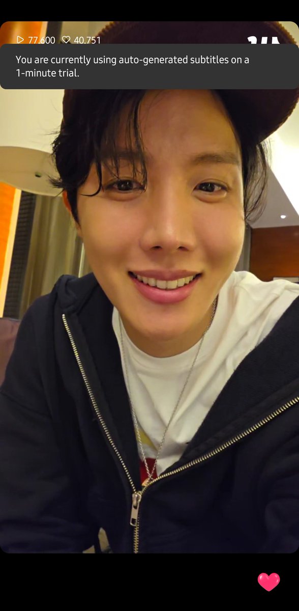 winnttaebear's tweet photo. Hobi is live https://t.co/EkMnhWNs2Y