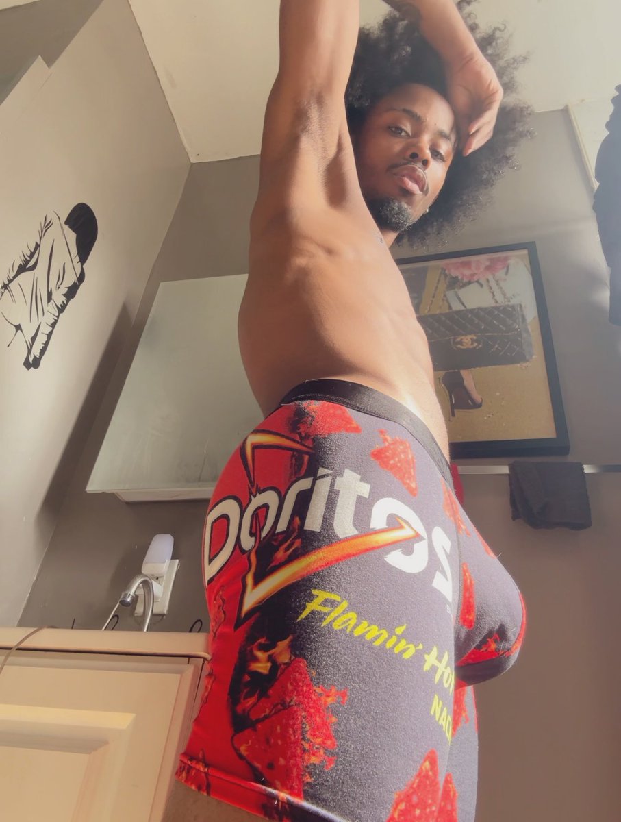 vixenazz's tweet photo. What’s your favorite flavor of Doritos? https://t.co/WVztGDLHUA