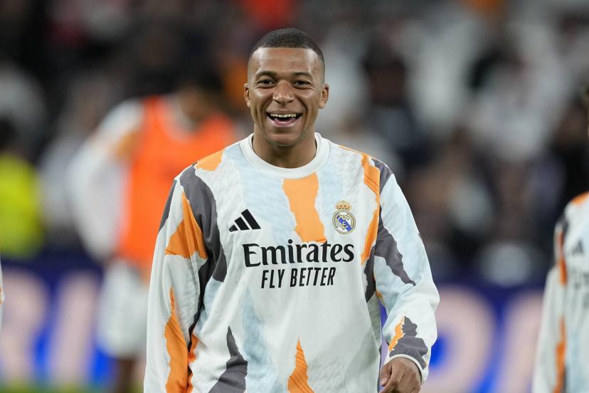 guipomade's tweet photo. Superbe comportement de leader de la part de Kylian Mbappé sur cette action (et sur ce match).

Tous les signaux sont au rouge dans l'espoir d'un titre en Liga, malgré l'avantage 1-0. https://t.co/xRmrV2Nkj4