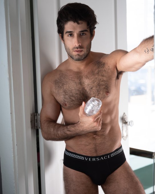 Don't cha wish your boyfriend was a freak like me?  US/Europe/Canada/Australia:    https://t.co/pfmGrwDYTK