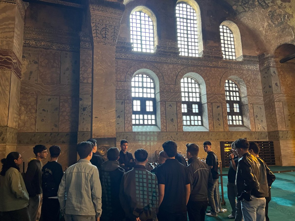 Lise Gençliği İstanbul'da!😎

TÜGVA Nilüfer Çalışan Gençlik Koordinatörlüğü olarak liseli kardeşlerimizle İstanbul’un tarihi mekanlarını gezdik, Genel Merkezimizi ziyaret ettik.

Hem tarihi keşfettik hem de unutulmaz anlar yaşadık!❤️